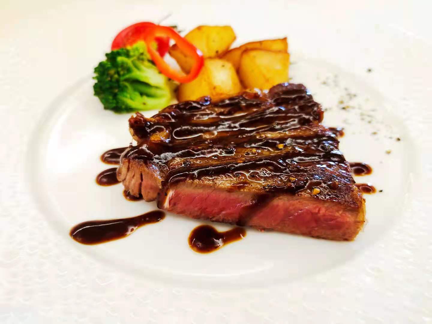 原價78元的牛排套餐只賣8.88元，吃起來就是個這？！